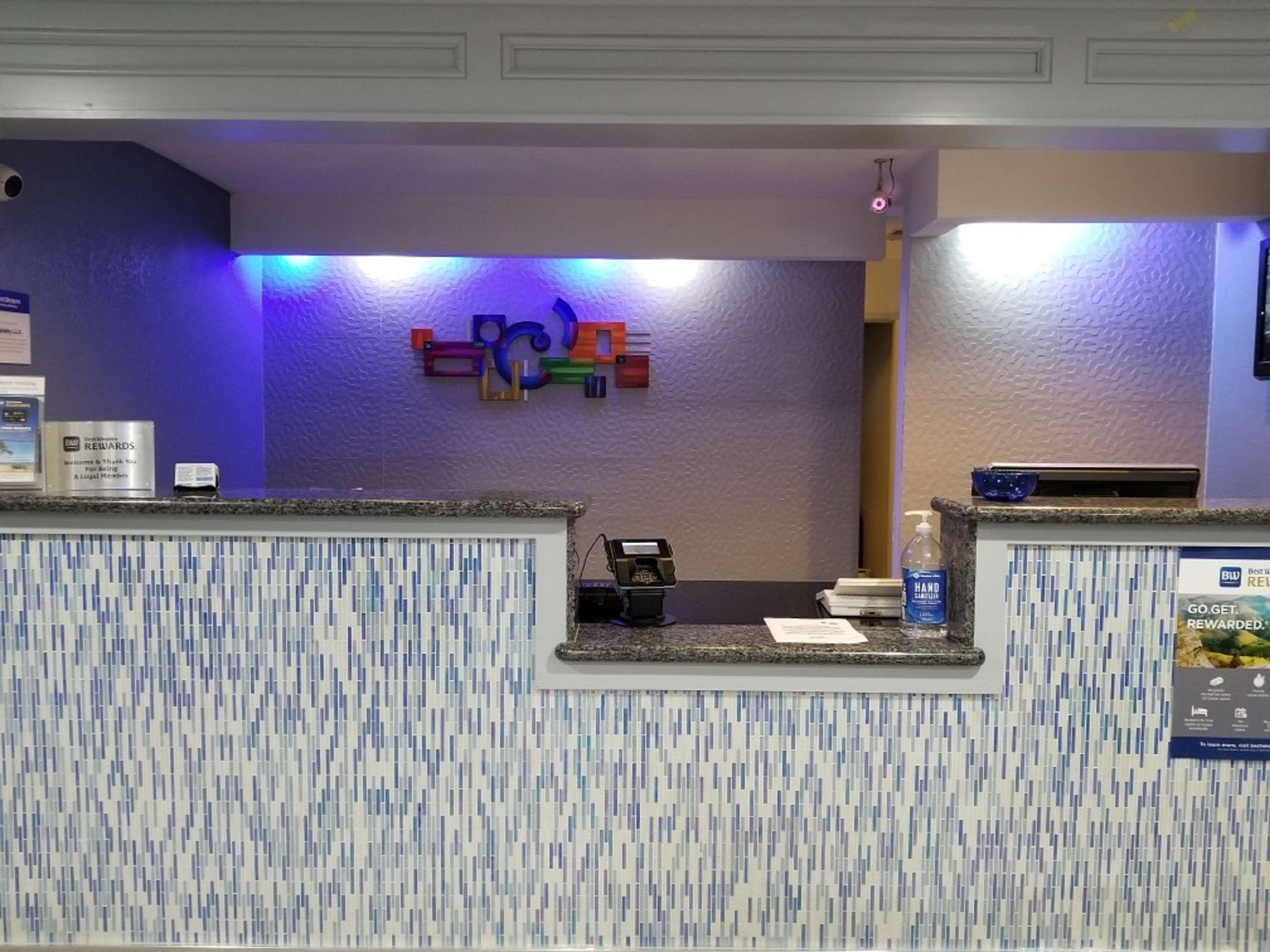 ホテル ベストウェスタン プラス オレンジ カウンティ Vidor エクステリア 写真